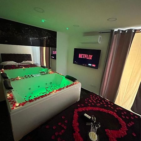 Giovanni Luxury Suites เนเปิลส์ ภายนอก รูปภาพ