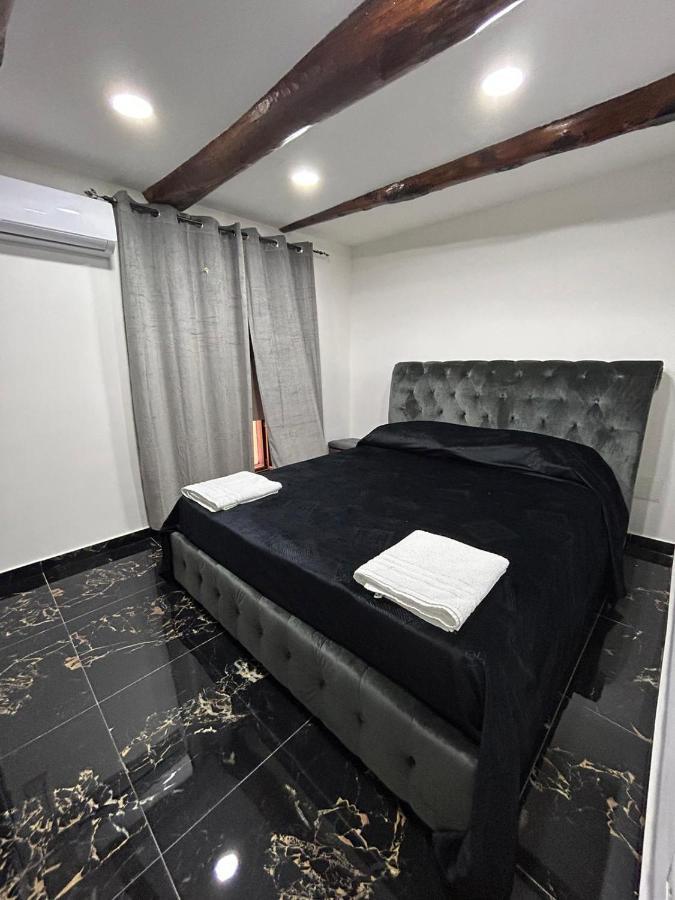 Giovanni Luxury Suites เนเปิลส์ ภายนอก รูปภาพ
