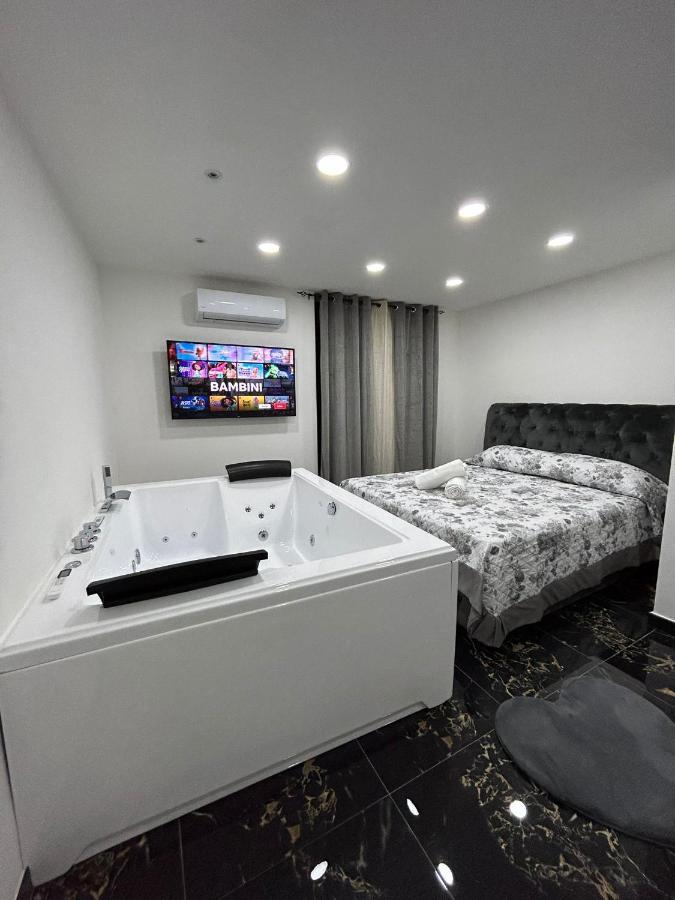 Giovanni Luxury Suites เนเปิลส์ ภายนอก รูปภาพ