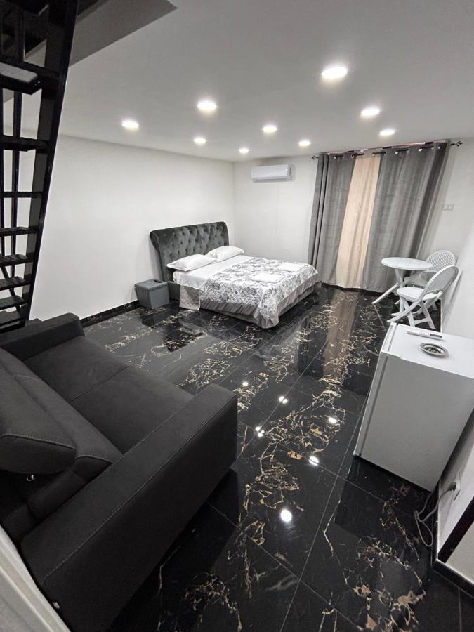Giovanni Luxury Suites เนเปิลส์ ภายนอก รูปภาพ