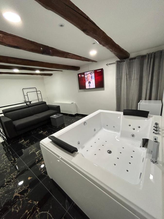 Giovanni Luxury Suites เนเปิลส์ ภายนอก รูปภาพ