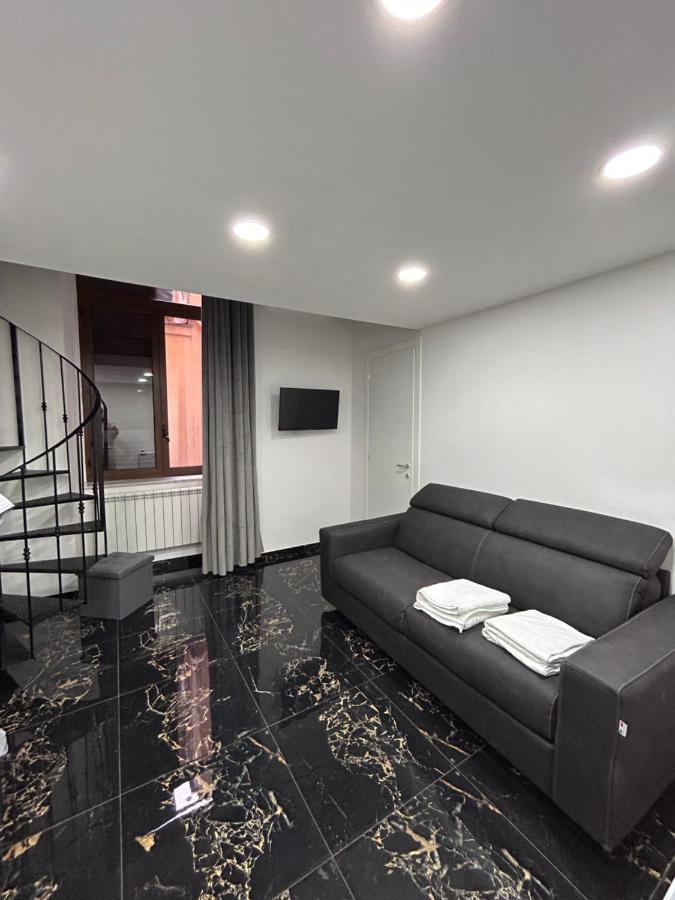 Giovanni Luxury Suites เนเปิลส์ ภายนอก รูปภาพ