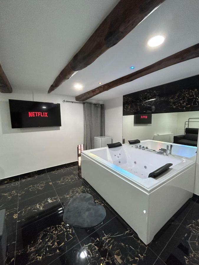 Giovanni Luxury Suites เนเปิลส์ ภายนอก รูปภาพ