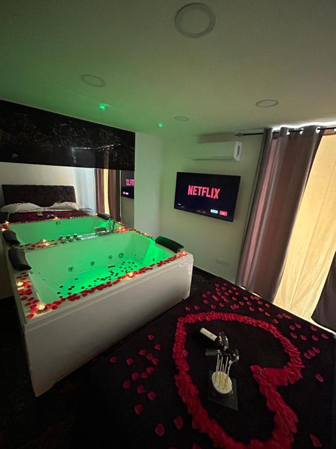 Giovanni Luxury Suites เนเปิลส์ ภายนอก รูปภาพ