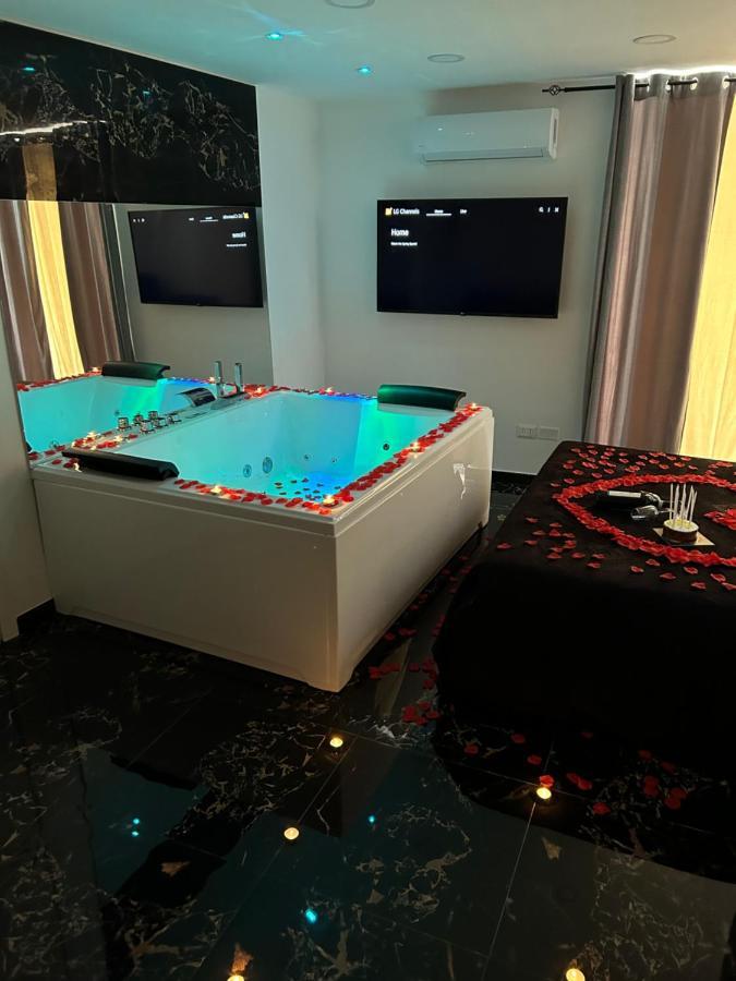 Giovanni Luxury Suites เนเปิลส์ ภายนอก รูปภาพ