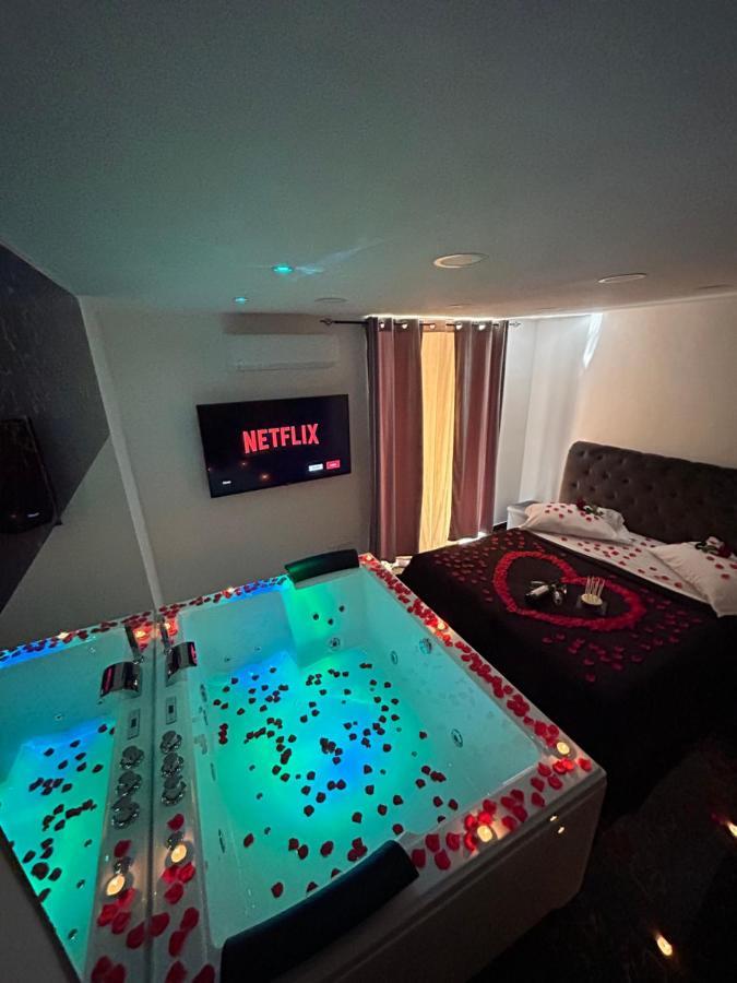 Giovanni Luxury Suites เนเปิลส์ ภายนอก รูปภาพ