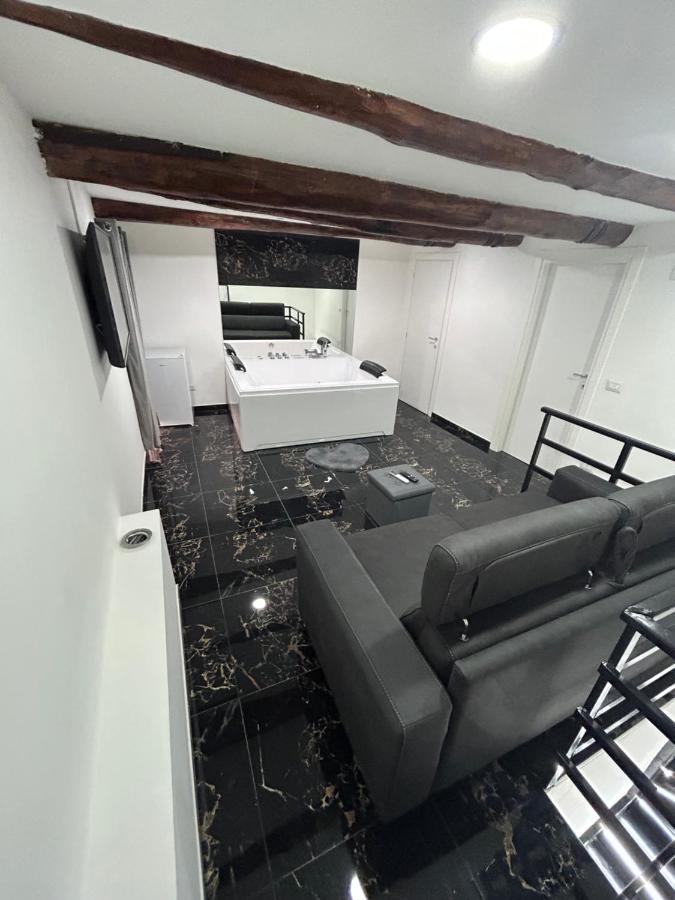 Giovanni Luxury Suites เนเปิลส์ ภายนอก รูปภาพ