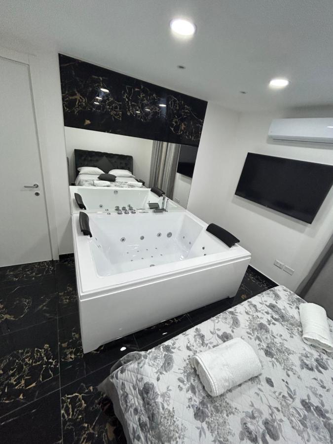 Giovanni Luxury Suites เนเปิลส์ ภายนอก รูปภาพ