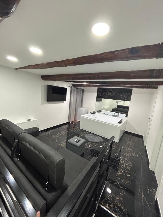 Giovanni Luxury Suites เนเปิลส์ ภายนอก รูปภาพ