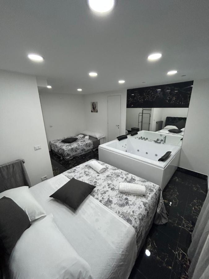 Giovanni Luxury Suites เนเปิลส์ ภายนอก รูปภาพ