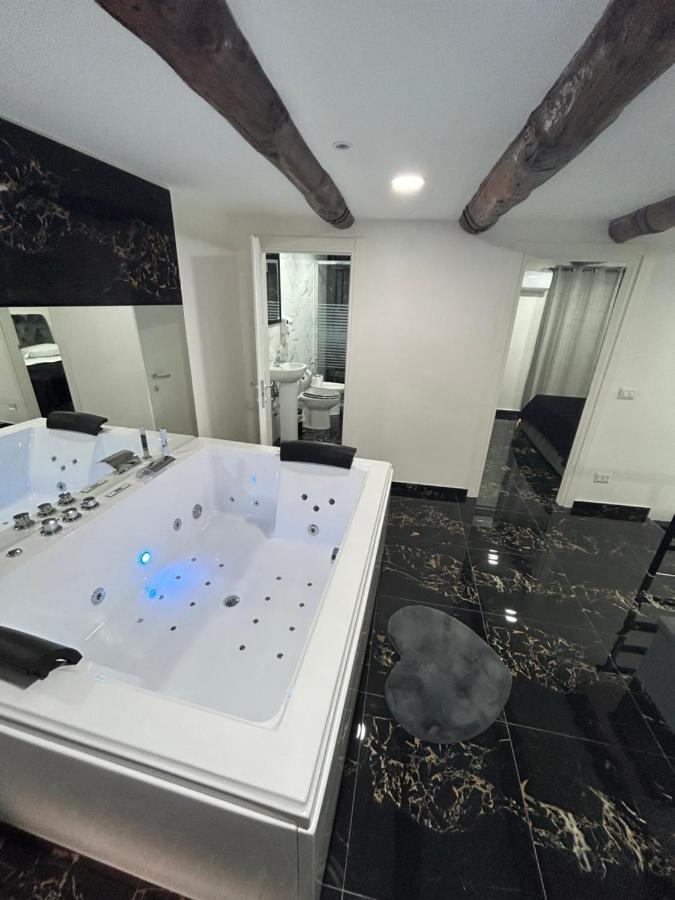 Giovanni Luxury Suites เนเปิลส์ ภายนอก รูปภาพ