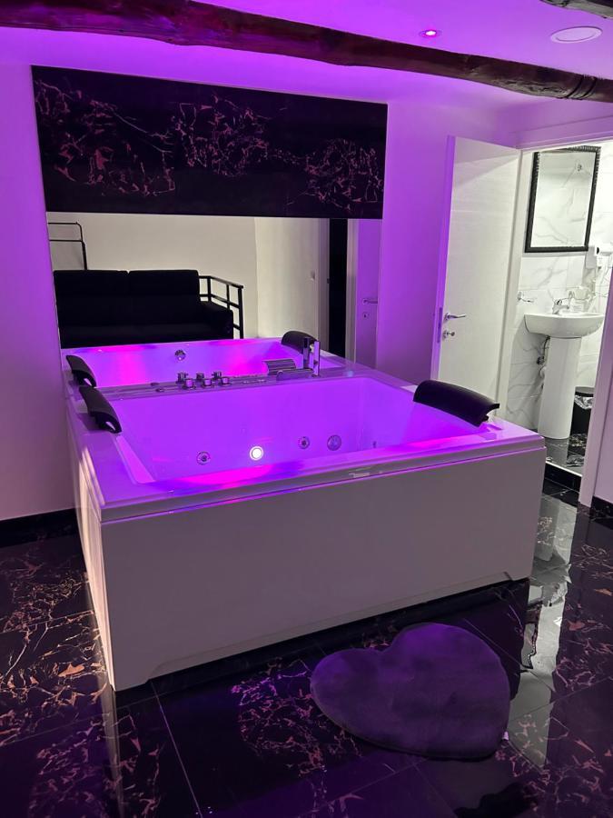 Giovanni Luxury Suites เนเปิลส์ ภายนอก รูปภาพ