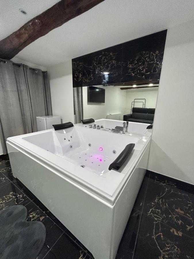 Giovanni Luxury Suites เนเปิลส์ ภายนอก รูปภาพ