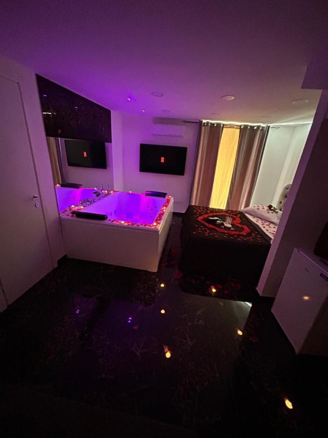 Giovanni Luxury Suites เนเปิลส์ ภายนอก รูปภาพ