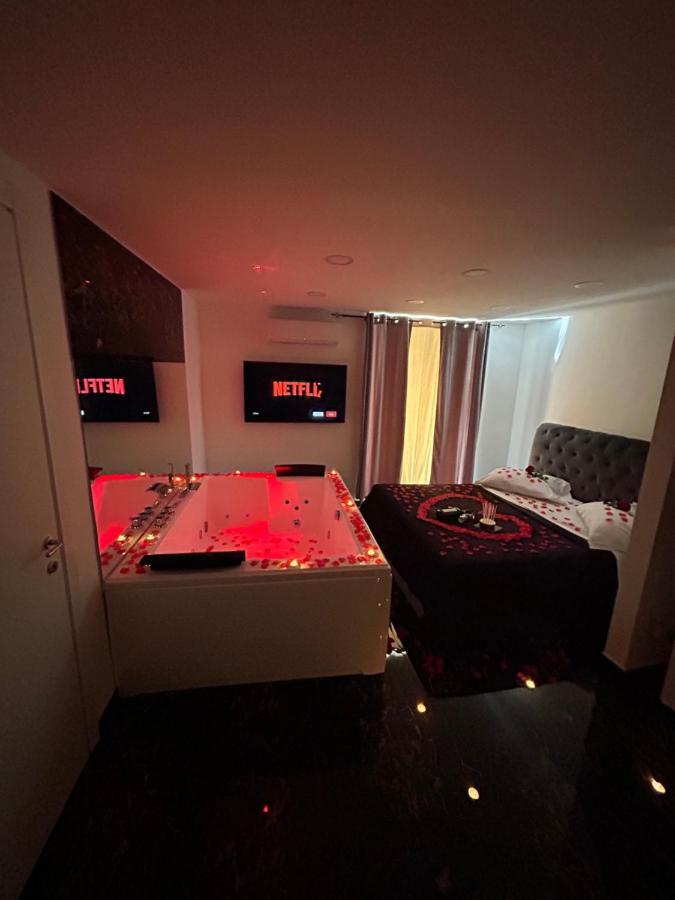 Giovanni Luxury Suites เนเปิลส์ ภายนอก รูปภาพ