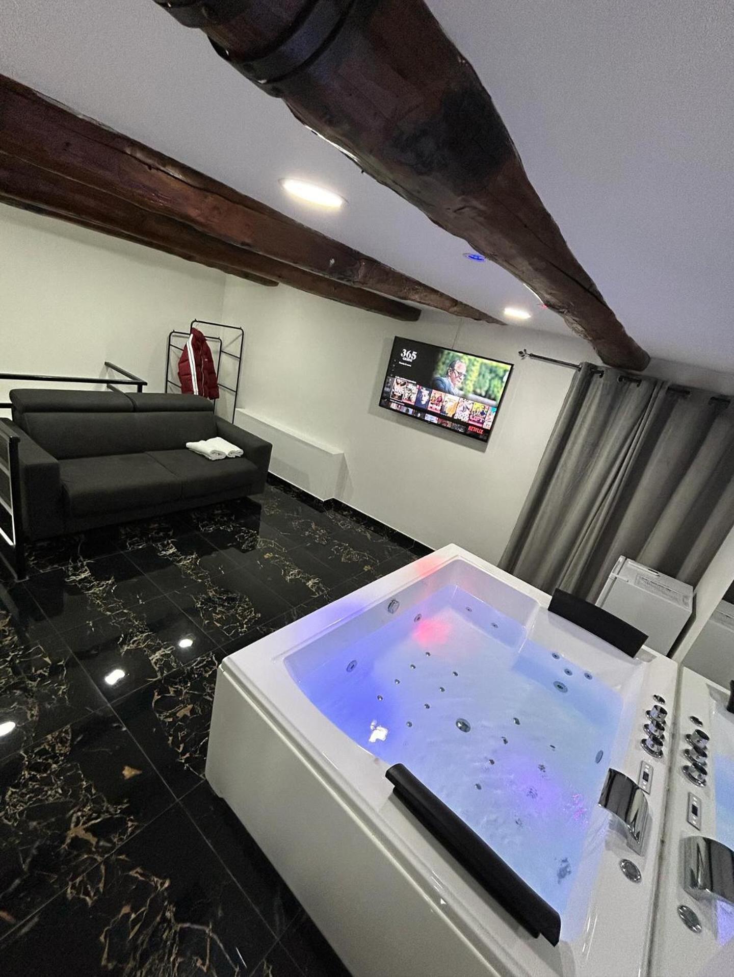 Giovanni Luxury Suites เนเปิลส์ ภายนอก รูปภาพ