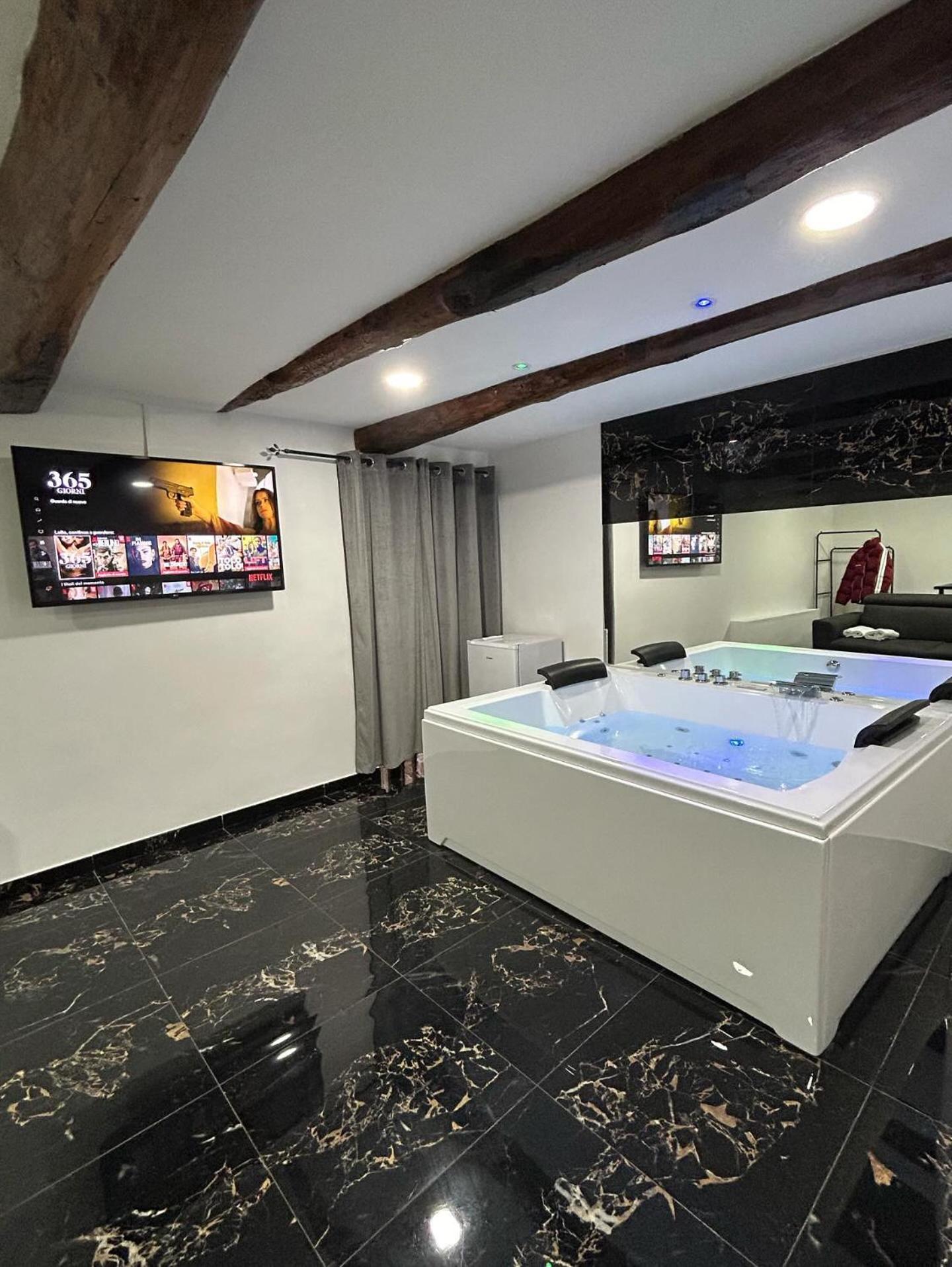 Giovanni Luxury Suites เนเปิลส์ ภายนอก รูปภาพ