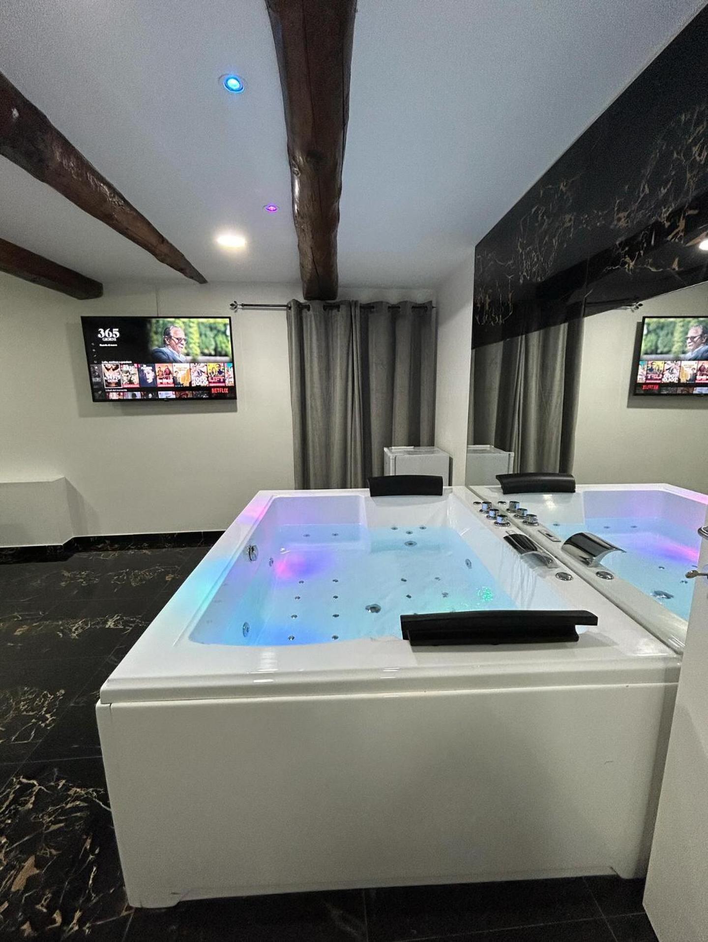 Giovanni Luxury Suites เนเปิลส์ ภายนอก รูปภาพ