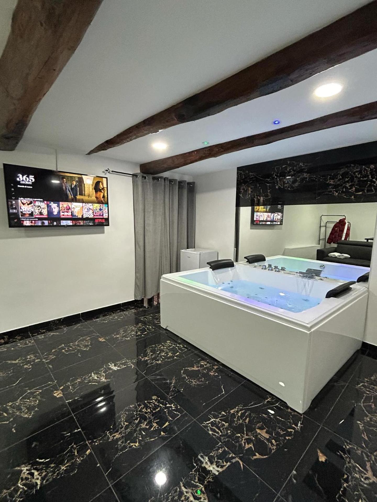 Giovanni Luxury Suites เนเปิลส์ ภายนอก รูปภาพ