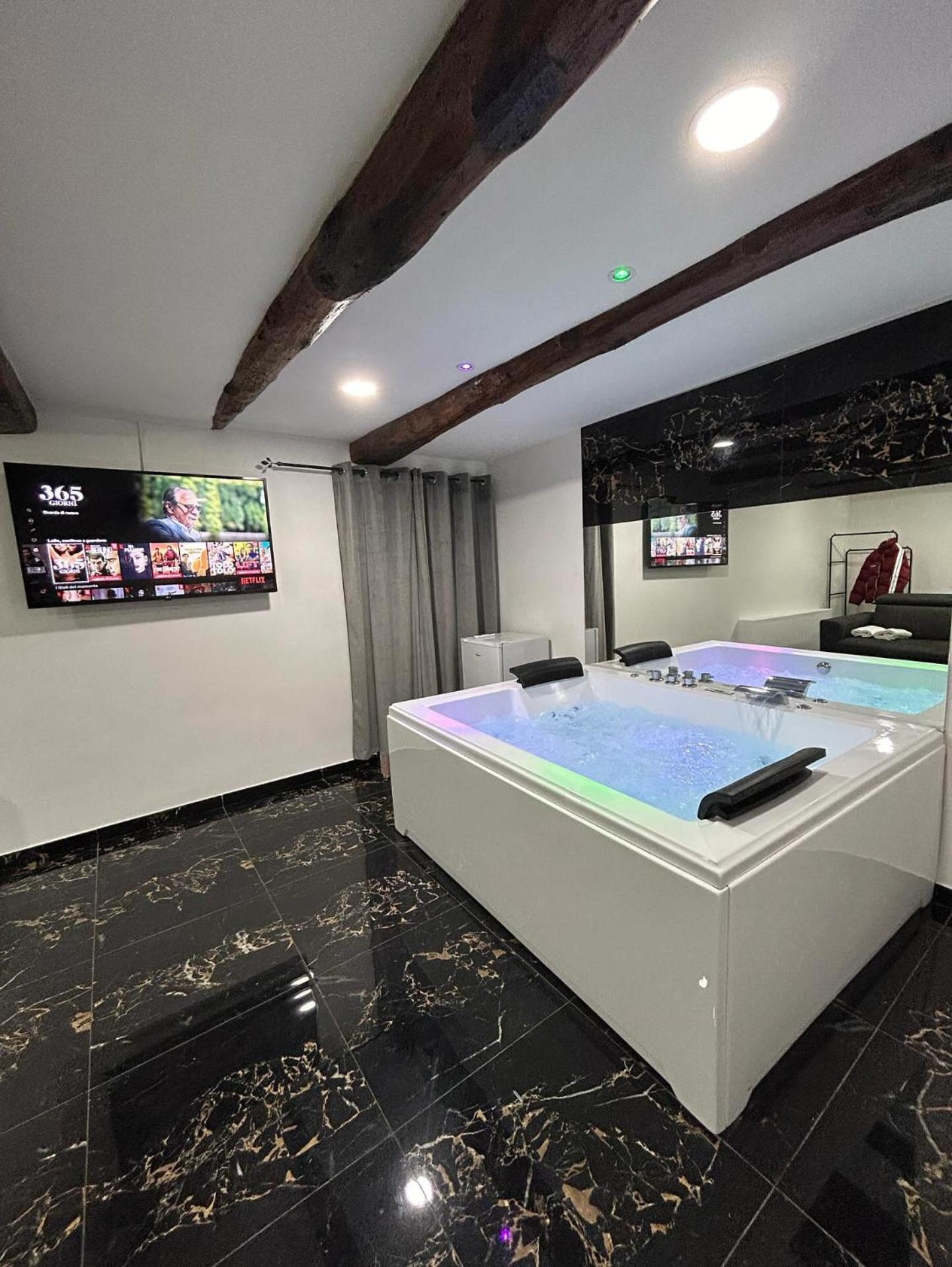 Giovanni Luxury Suites เนเปิลส์ ภายนอก รูปภาพ